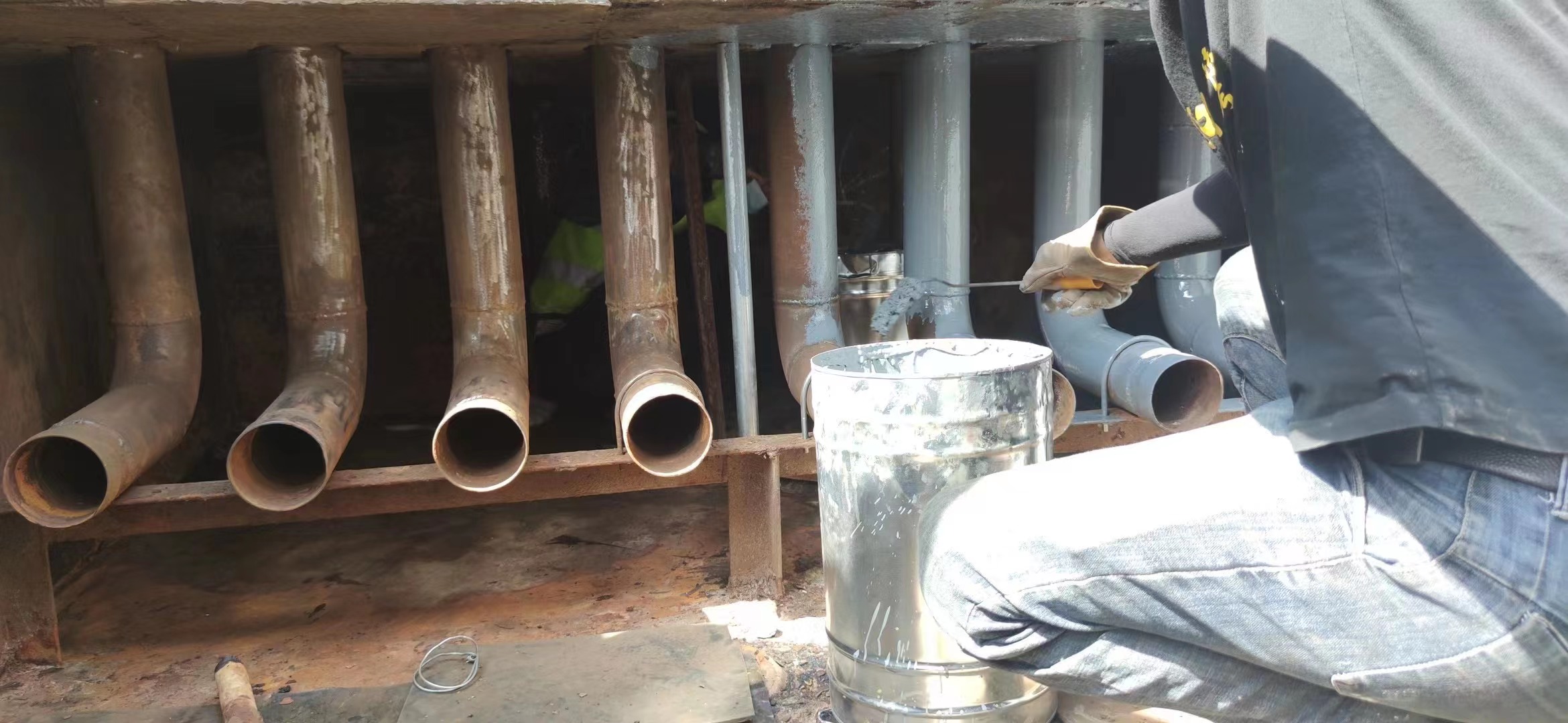 水泥廠除塵器內(nèi)部防腐 水泥廠除塵器內(nèi)部防腐